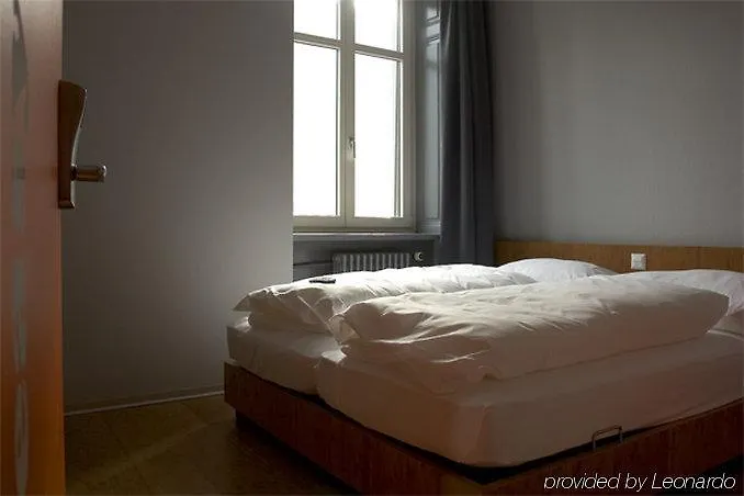 Easyhotel Basel - Self Service And Self Check-In 0*,  Suíça