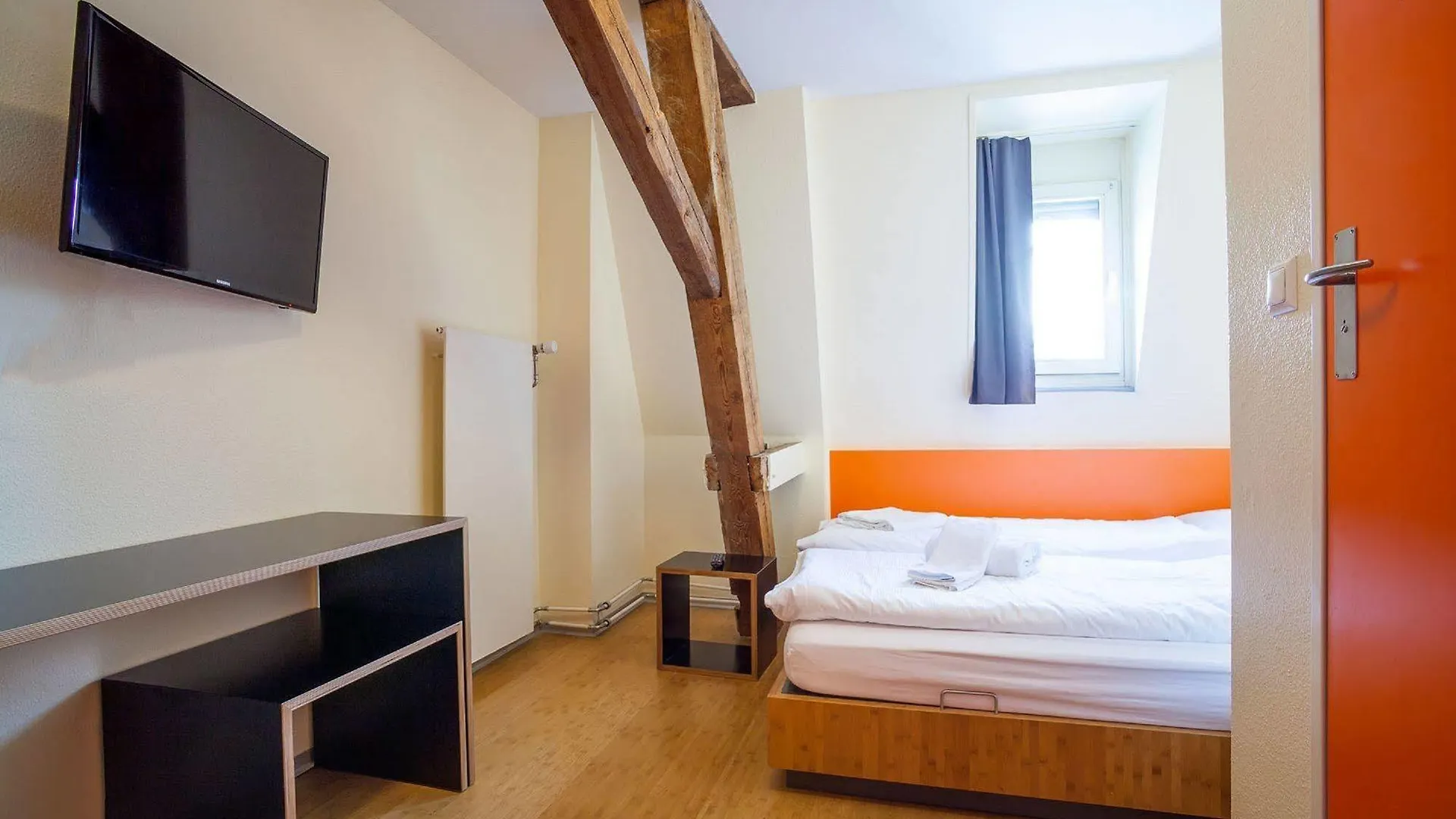Easyhotel Basel - Self Service And Self Check-In