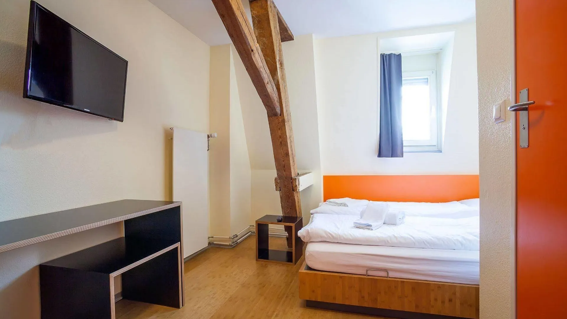 Easyhotel Basel - Self Service And Self Check-In