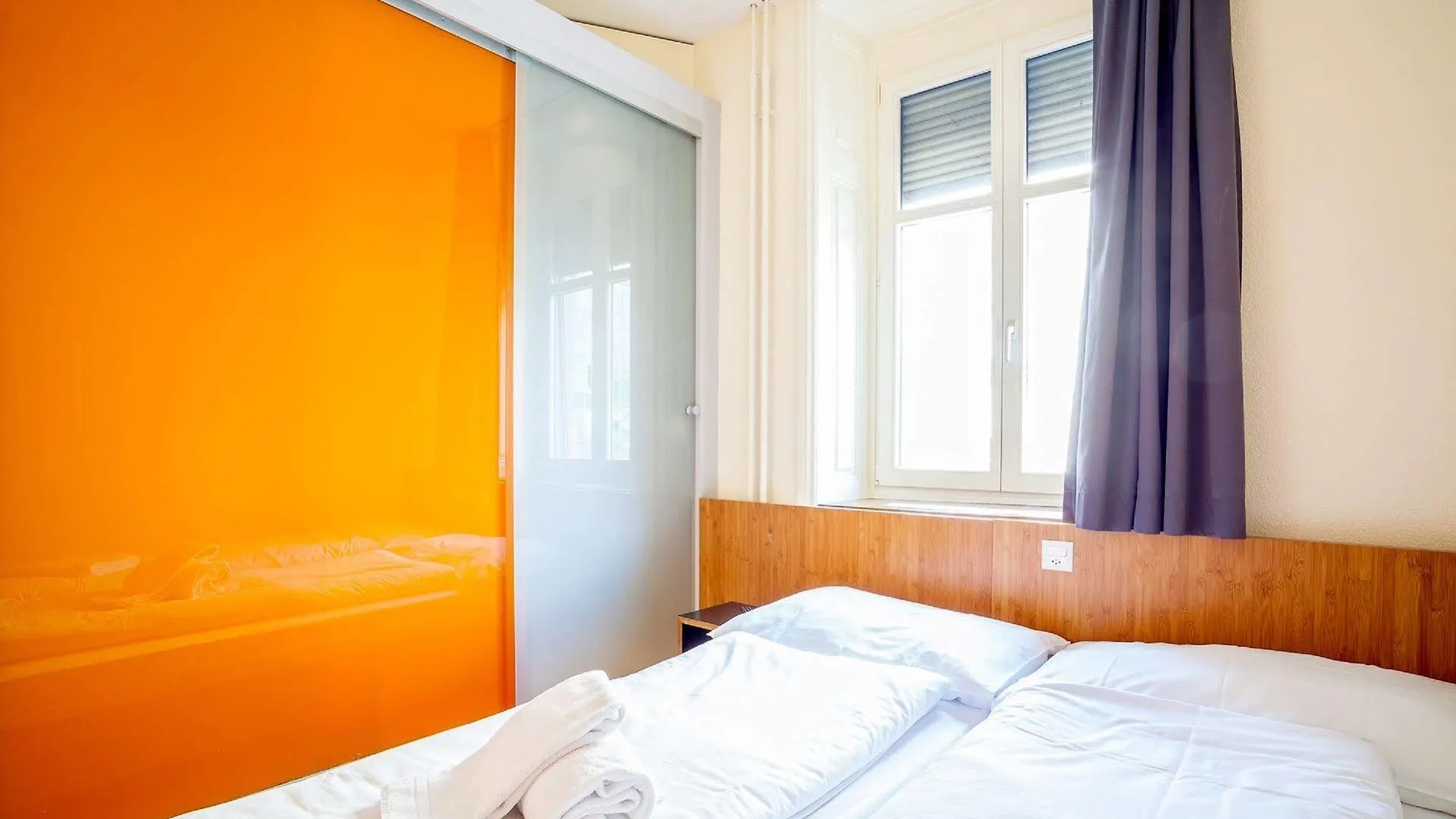 Easyhotel Basel - Self Service And Self Check-In